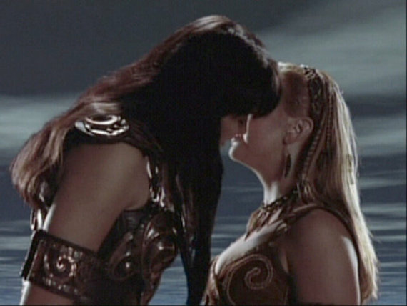 Xena and Gabrielle kissing